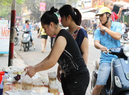 Tết Hàn thực rộn ràng ở Thủ Đô